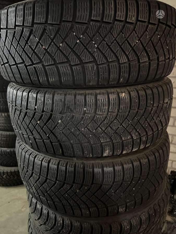 Pirelli ICE ZERO FR, žieminės 215/55 R18