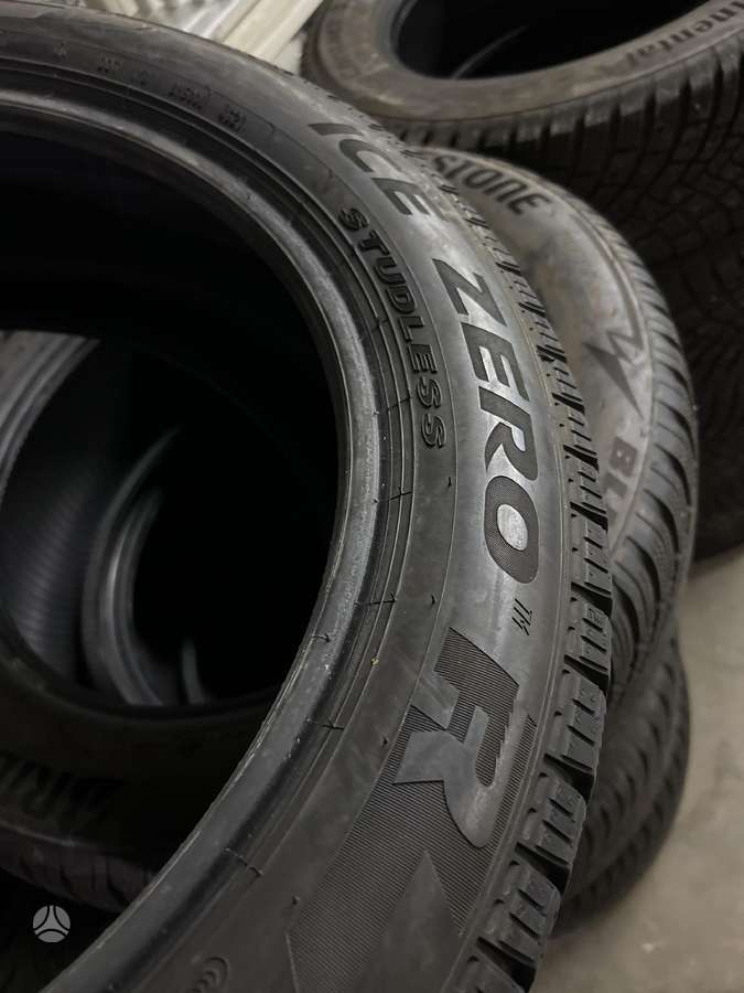 Pirelli ICE ZERO FR, winter 215/55 R18