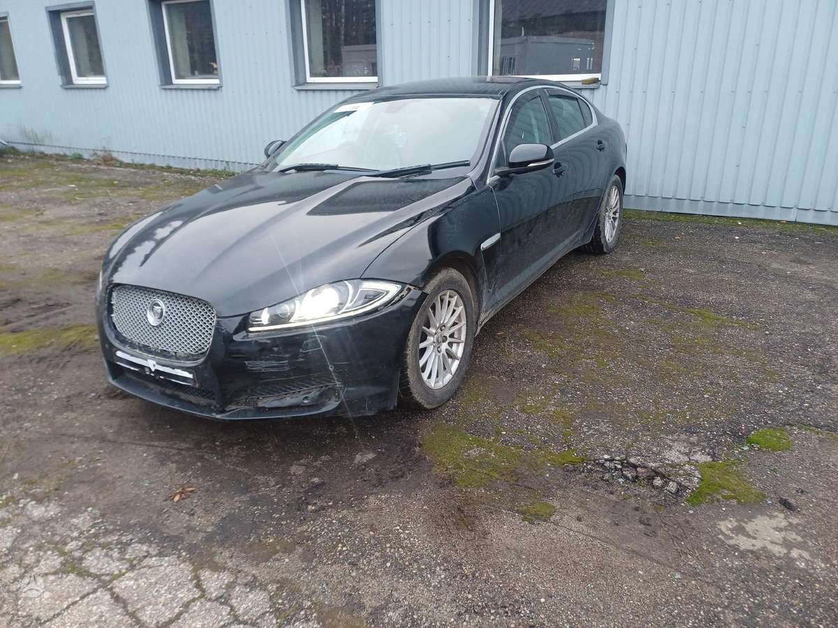 Jaguar XF dalimis. Coloe code pec