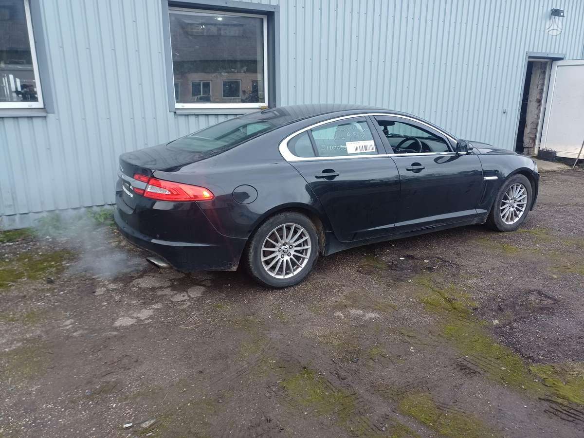 Jaguar XF dalimis. Coloe code pec