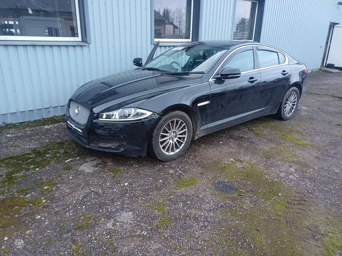 Jaguar XF dalimis. Coloe code pec