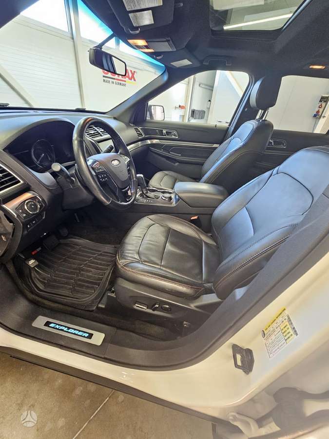 Ford Explorer, 3.5 l., off-road / crossover