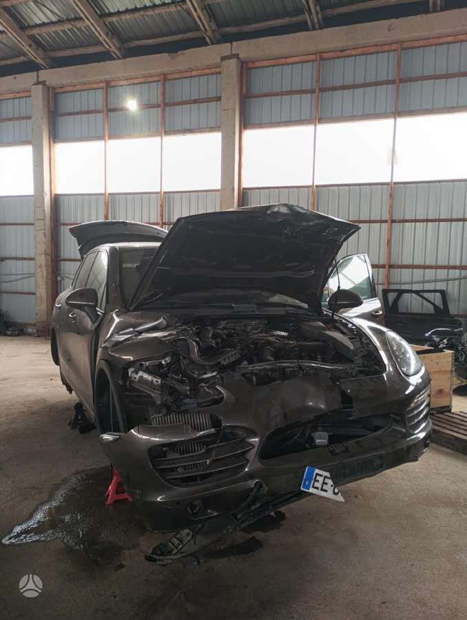 Porsche Cayenne dalimis