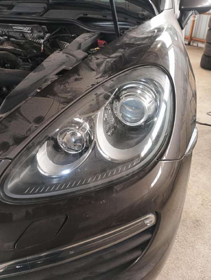 Porsche Cayenne dalimis
