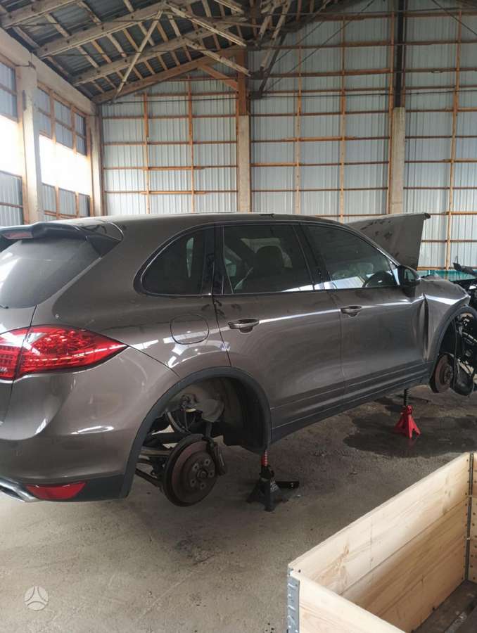 Porsche Cayenne dalimis