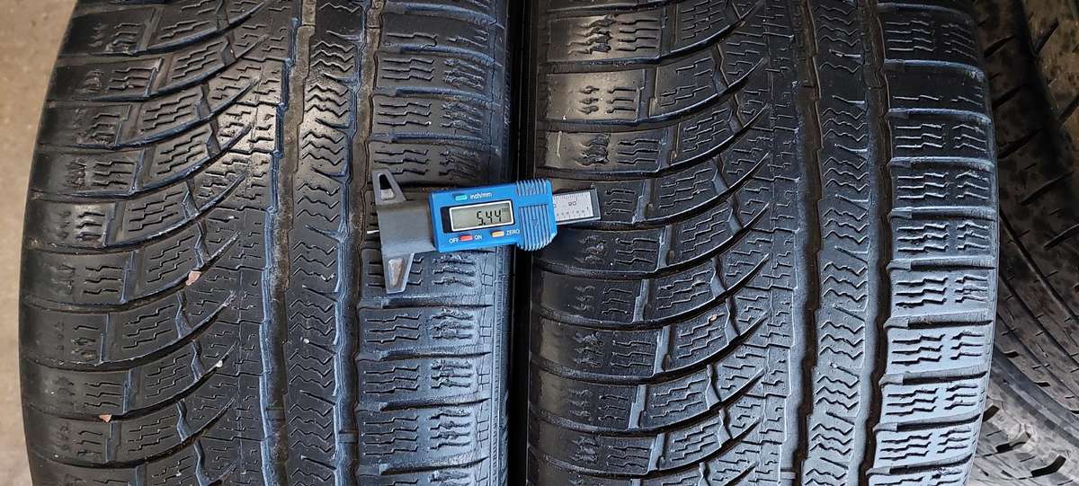 Nokian, žieminės 245/40 R20