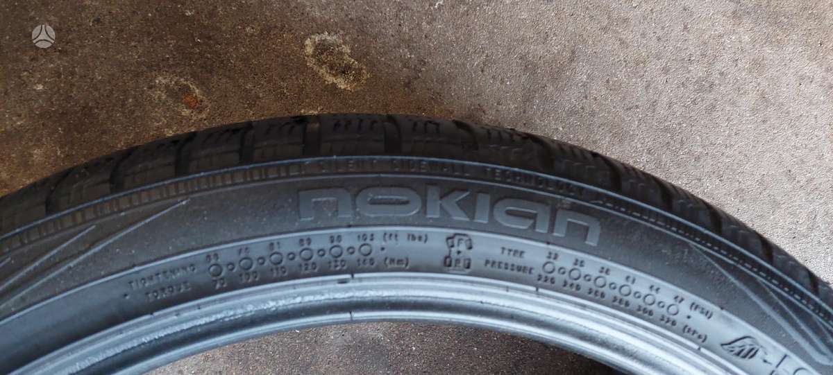 Nokian, žieminės 245/40 R20