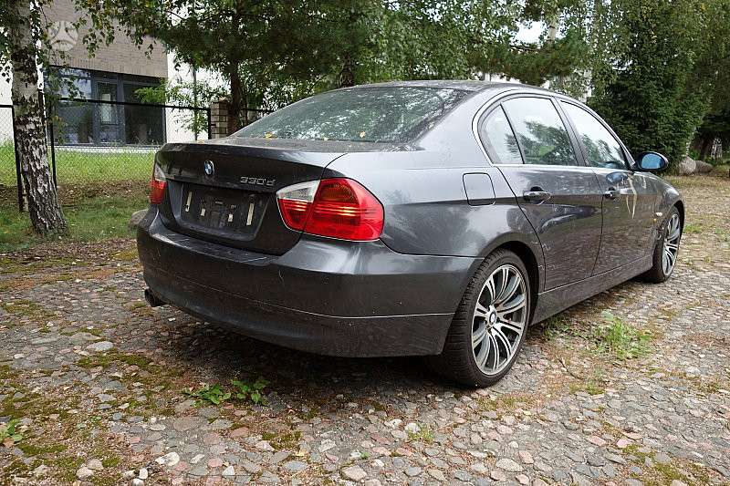 BMW 330 dalimis. Bmw e90 330d 2008m spalva sparkling graphite metal