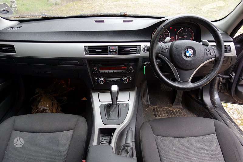 BMW 330 dalimis. Bmw e90 330d 2008m spalva sparkling graphite metal