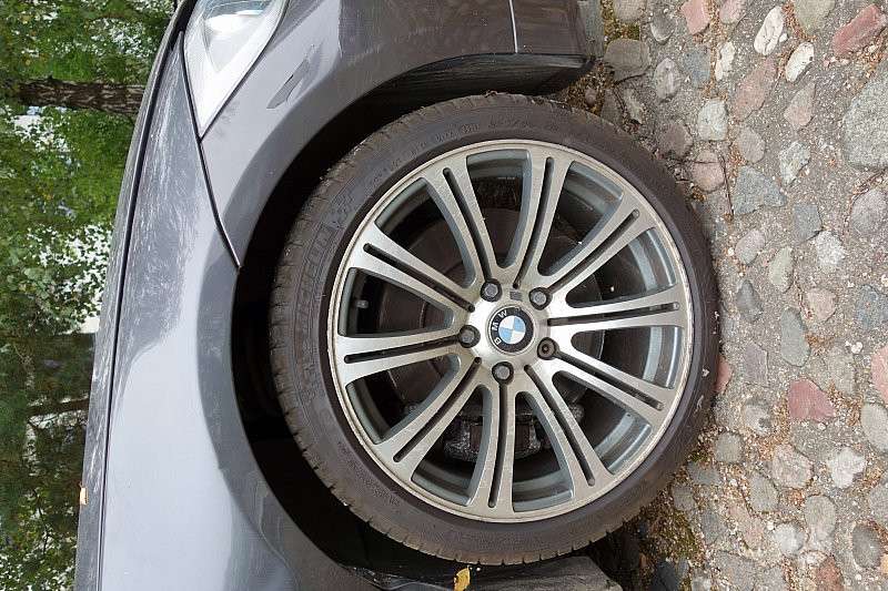 BMW 330 dalimis. Bmw e90 330d 2008m spalva sparkling graphite metal
