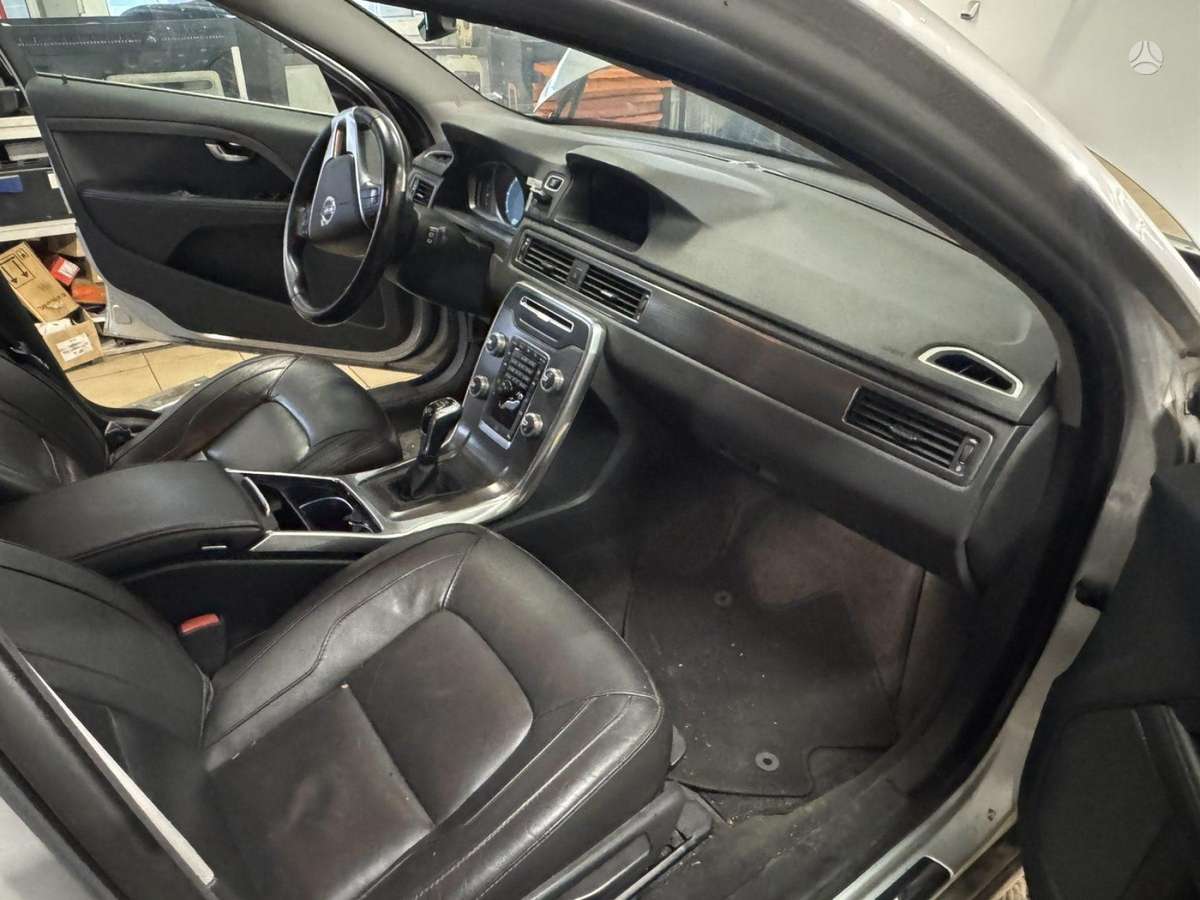 Volvo V70 for parts