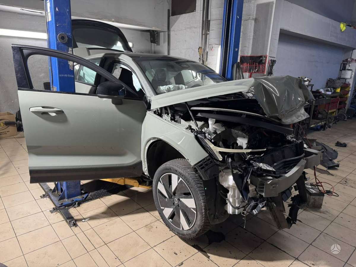 Volvo C40 rezerves daļās