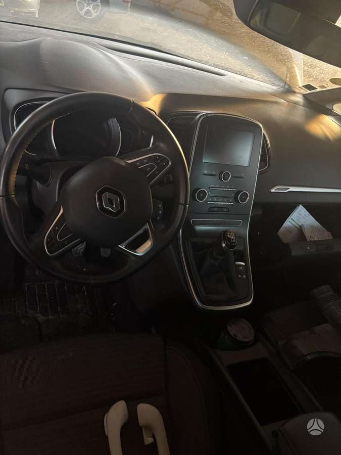 Renault Scenic dalimis