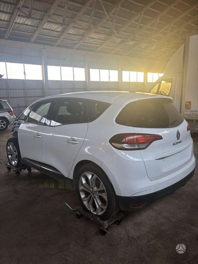 Renault Scenic for parts