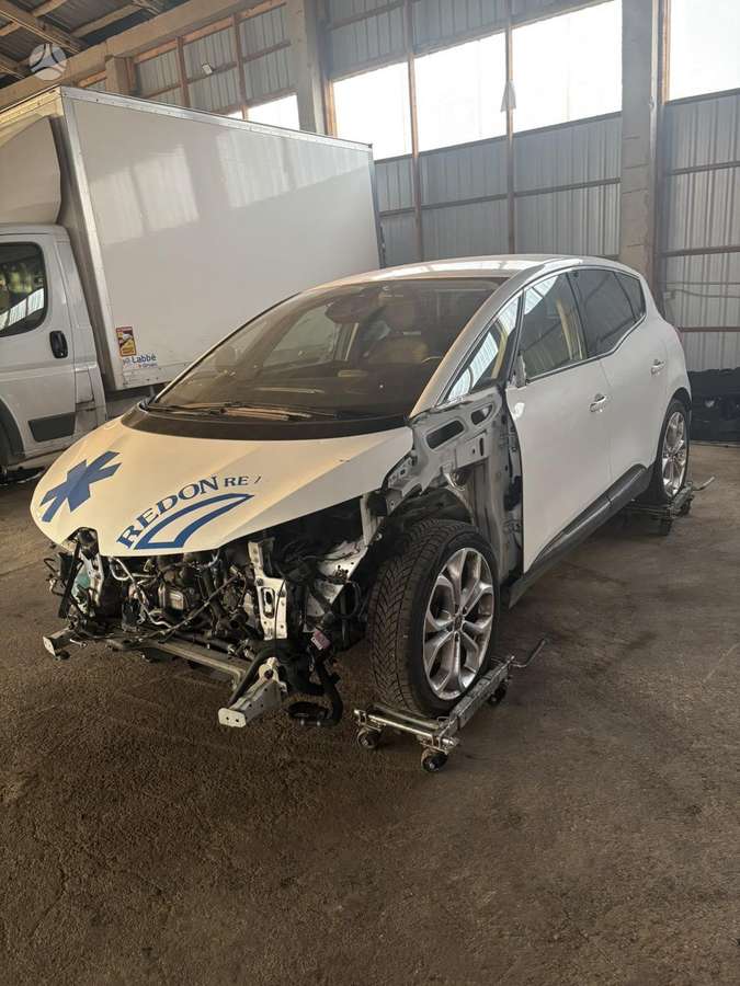 Renault Scenic for parts