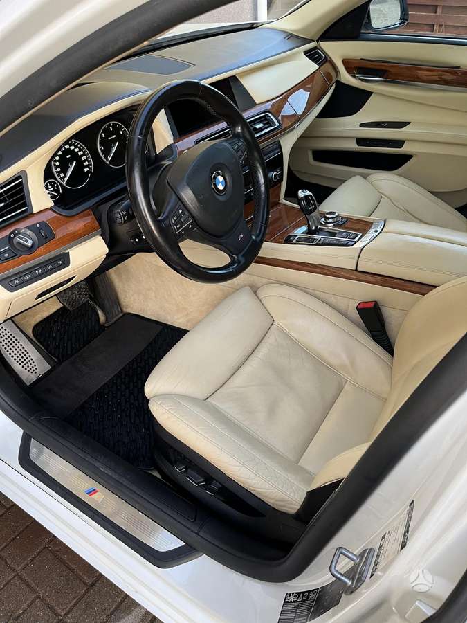 BMW 740, 3.0 l., Седан