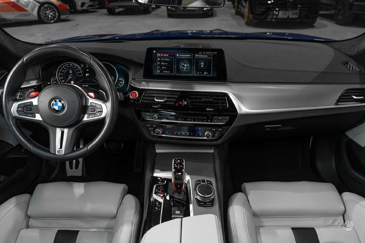 BMW M5, 4.4 l., Седан