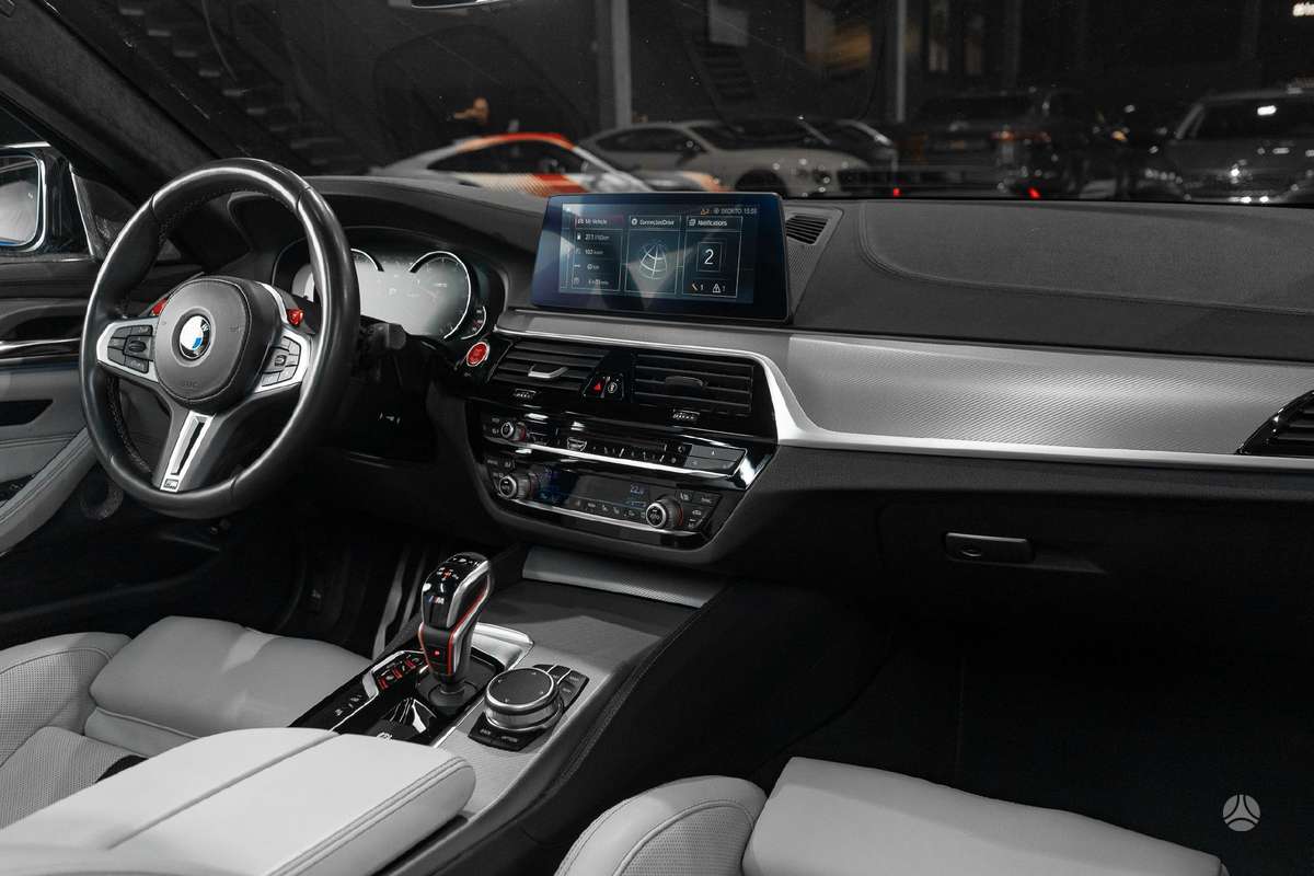 BMW M5, 4.4 l., Седан