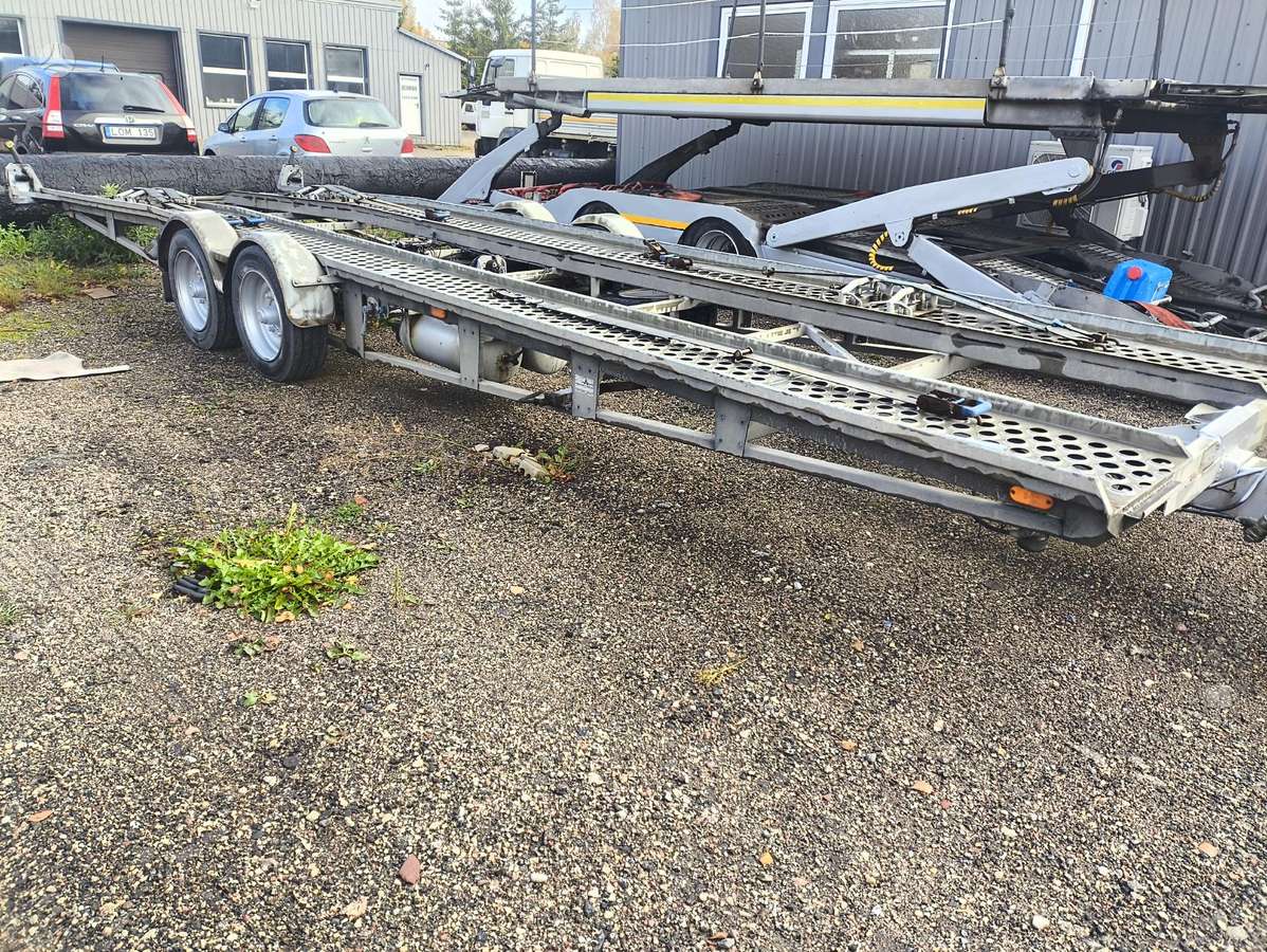 Techau, auto transporter