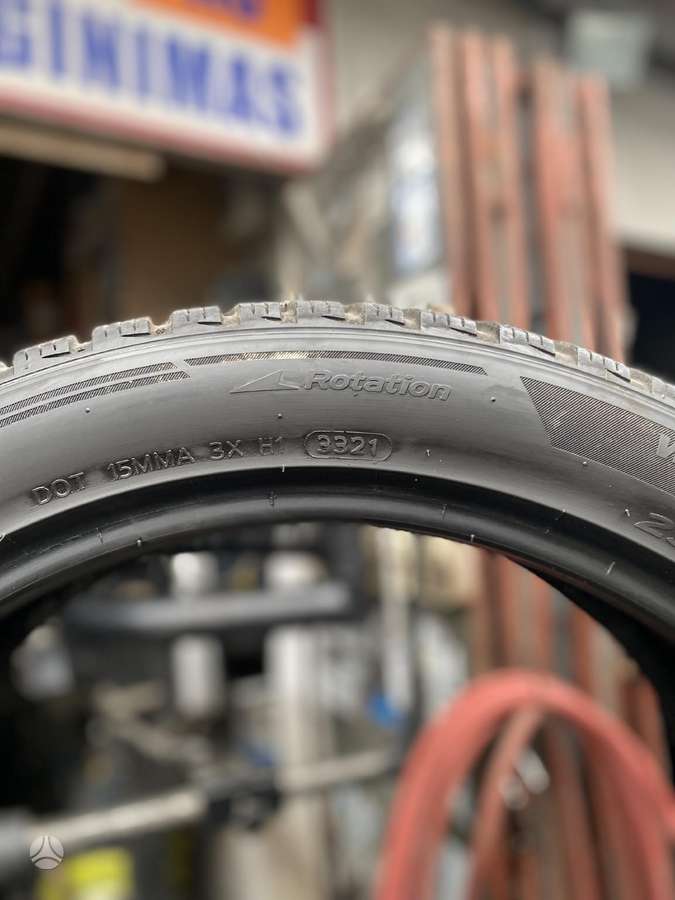 Hankook, žieminės 235/45 R20