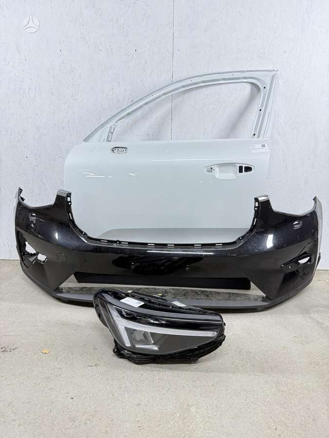 Volvo XC40 bumpers, doors, lights