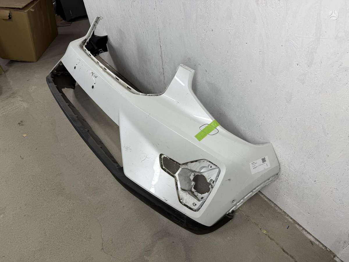 Volvo XC40 bumpers, doors, lights