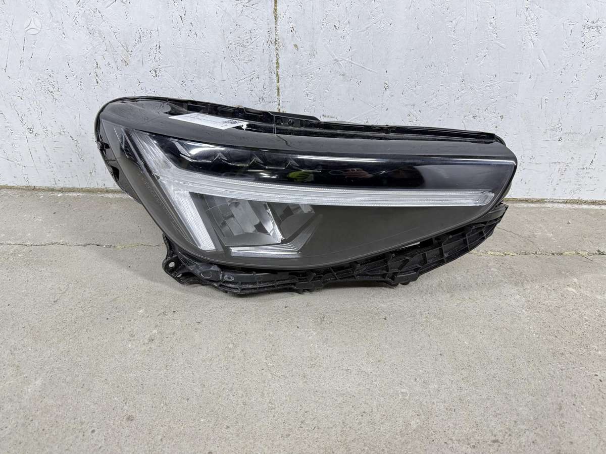 Volvo XC40 bumpers, doors, lights