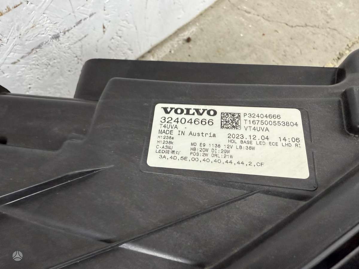 Volvo XC40 bumpers, doors, lights