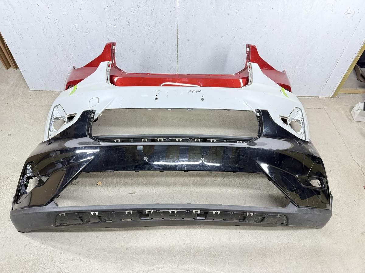 Volvo XC40 bumpers, doors, lights