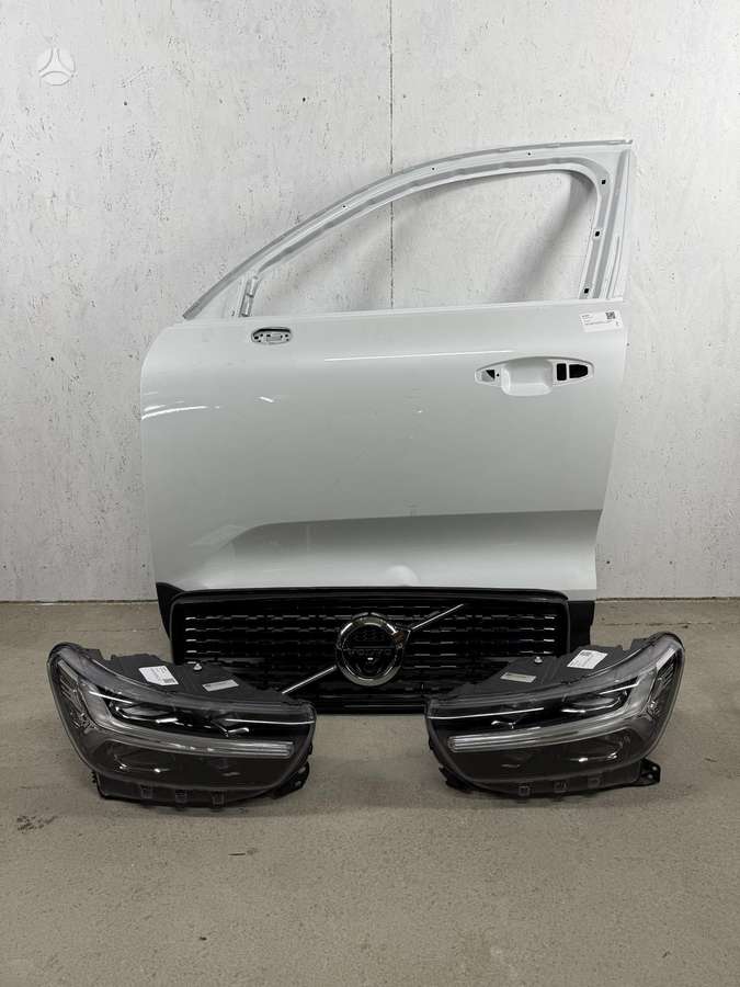 Volvo XC40 doors, lights, front grill