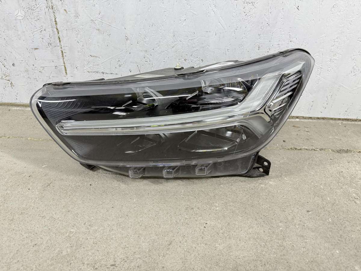 Volvo XC40 doors, lights, front grill