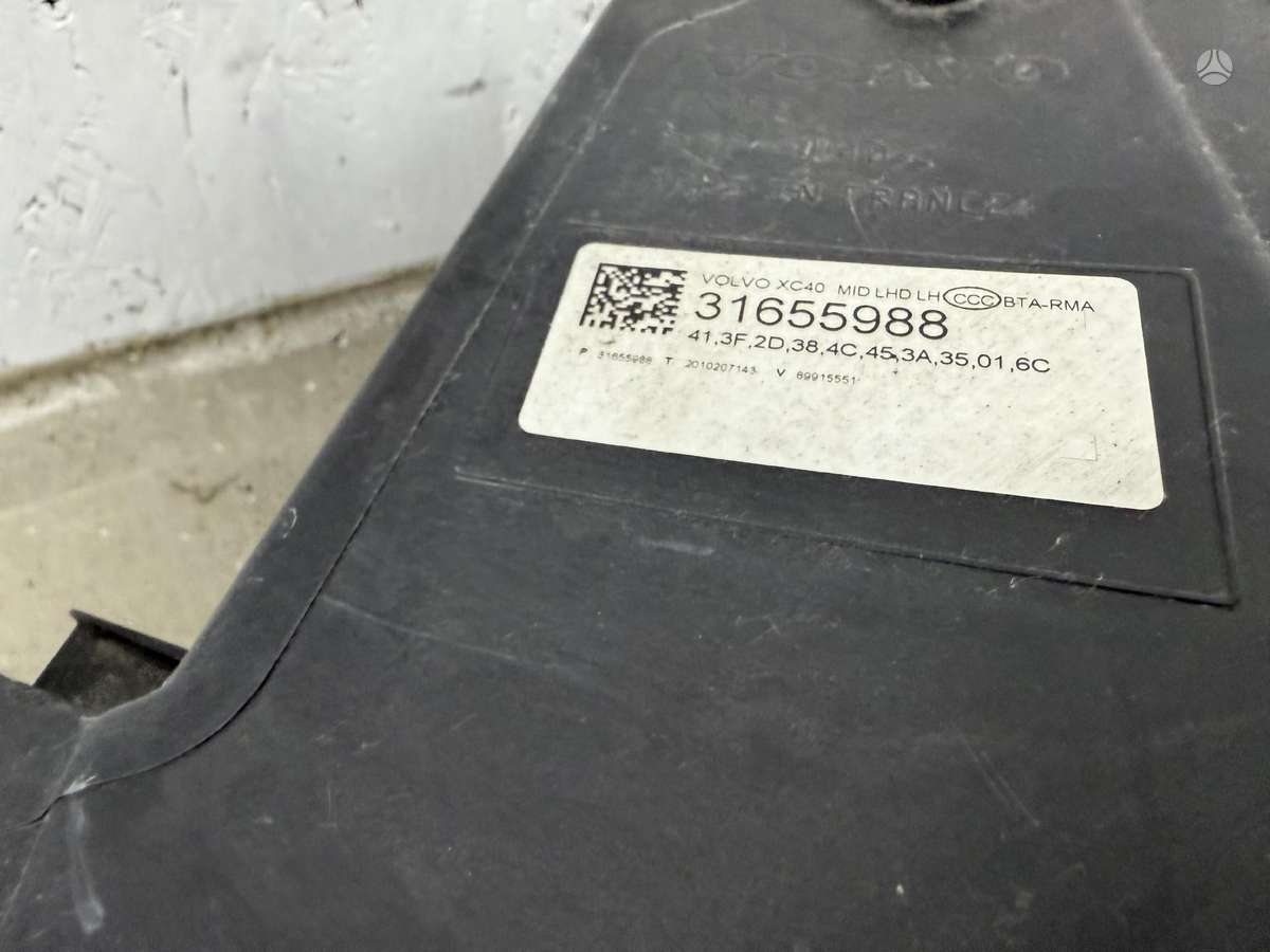 Volvo XC40 doors, lights, front grill