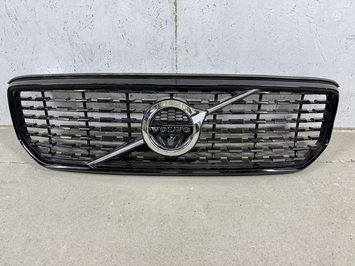 Volvo XC40 doors, lights, front grill