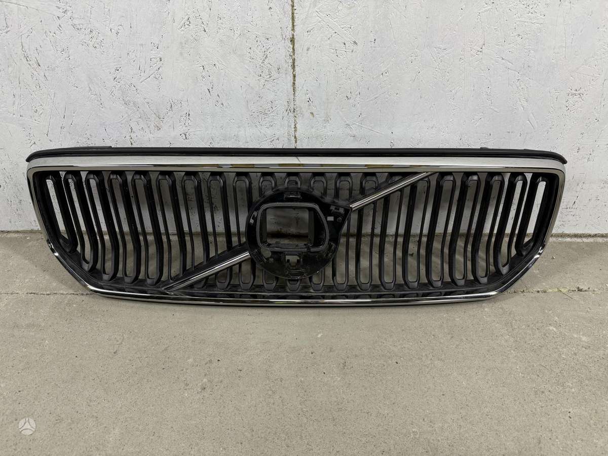 Volvo XC40 doors, lights, front grill