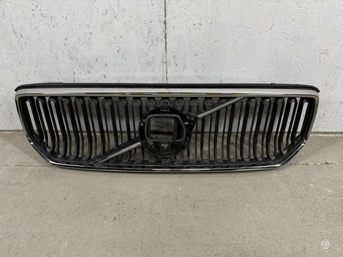 Volvo XC40 doors, lights, front grill