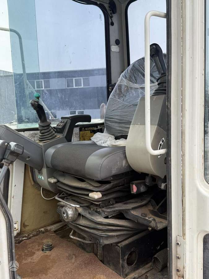 Takeuchi TB175, mini ekskavatori