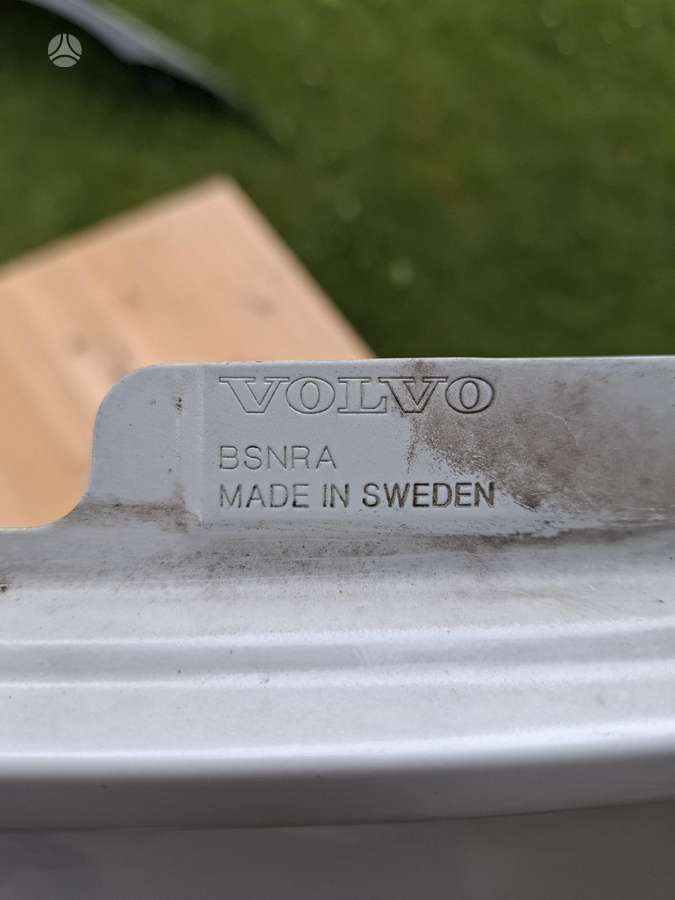 Volvo XC60 kėbulo dalys