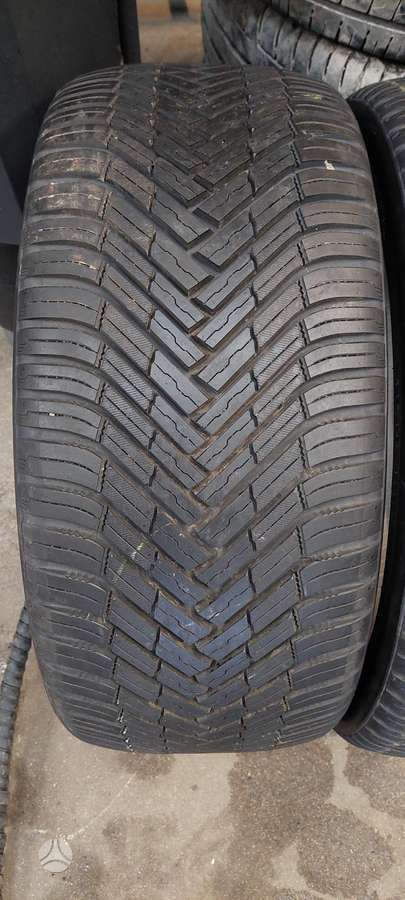 Nexen, всесезонные 235/40 R19