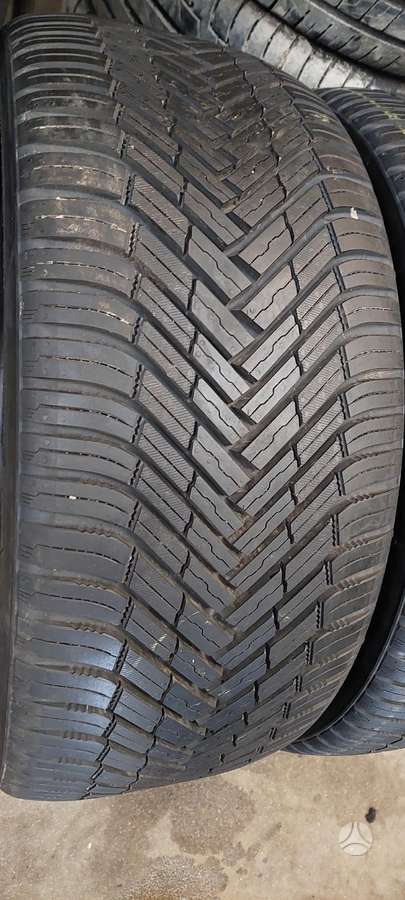 Nexen, всесезонные 235/40 R19