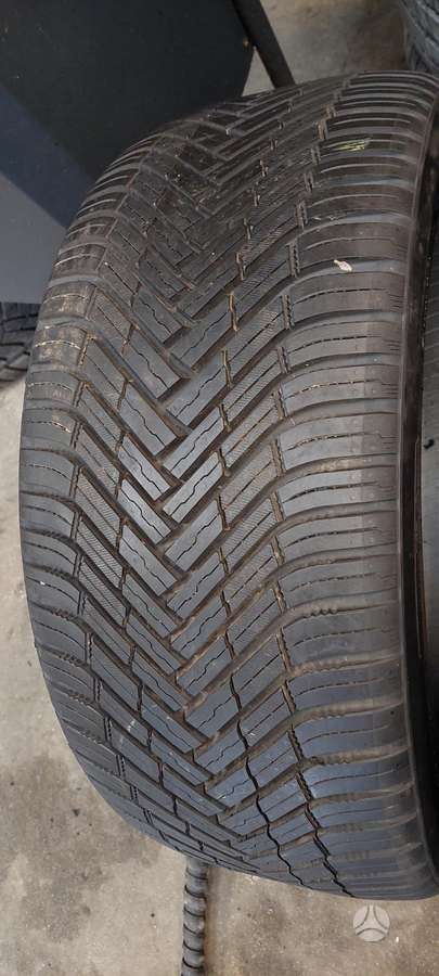 Nexen, всесезонные 235/40 R19