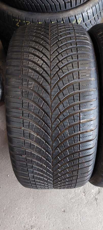 Goodyear, all-season 255/40 R19
