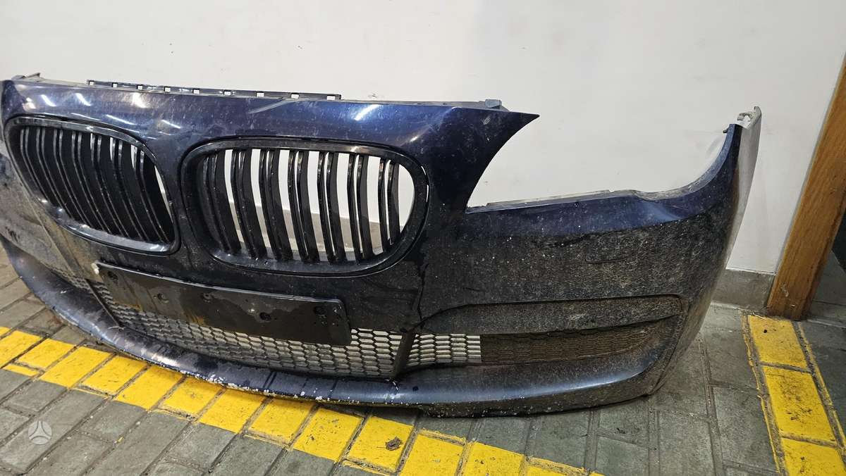 BMW 7 serija dalimis