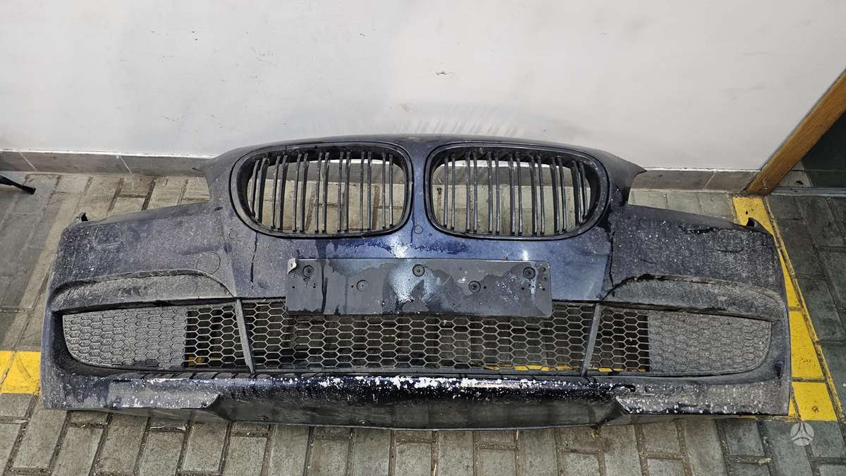 BMW 7 serija dalimis