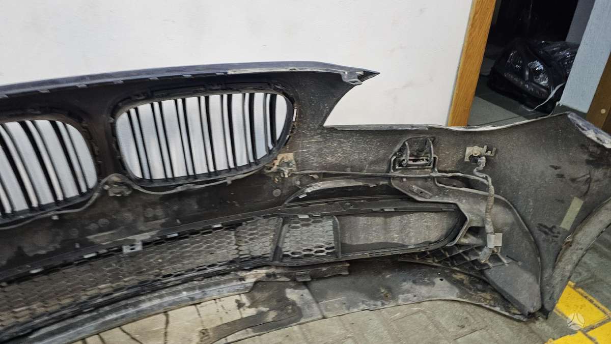 BMW 7 serija dalimis
