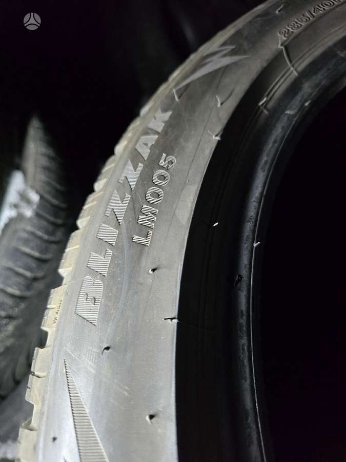 Bridgestone Blizzak lm005, winter 285/40 R21