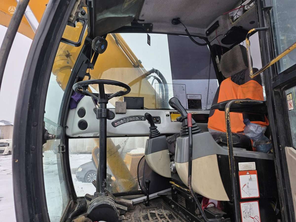 JCB JS175W, excavator
