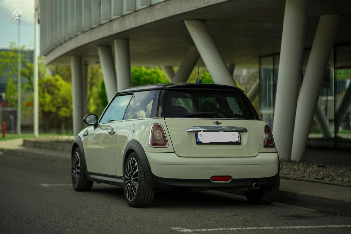 Mini Cooper, 1.6 l., hatchback