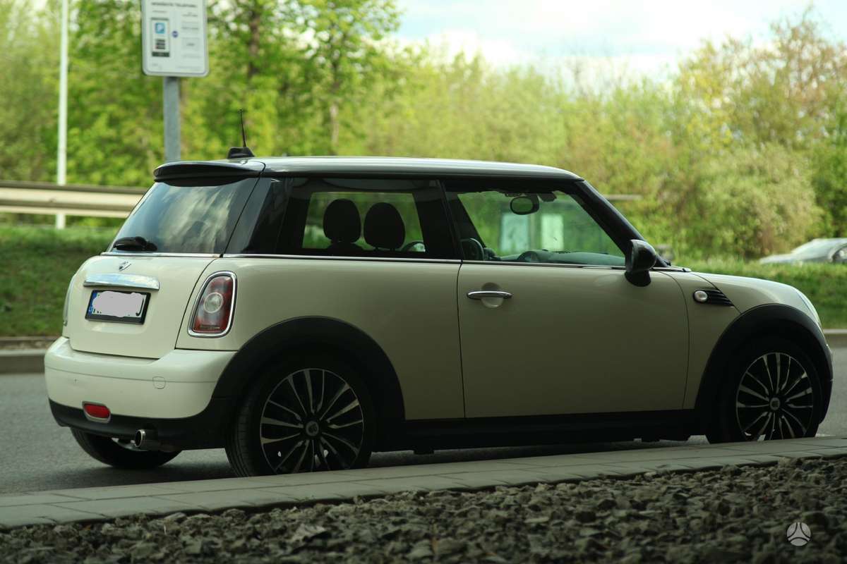 Mini Cooper, 1.6 l., hatchback