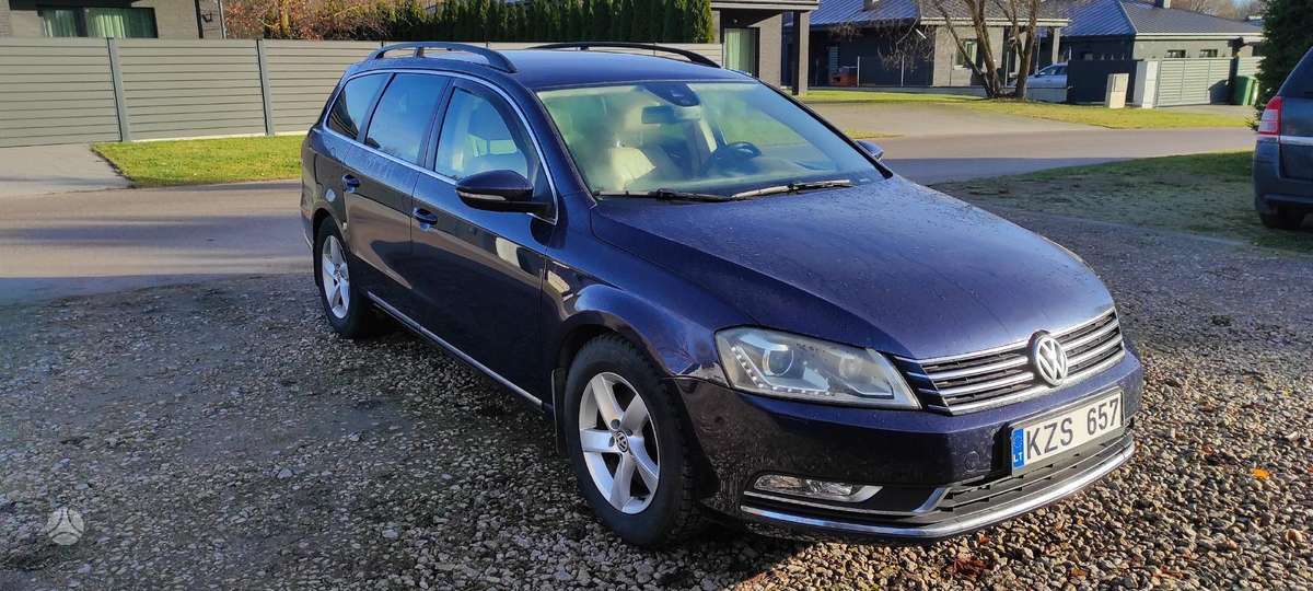 Volkswagen Passat - 1