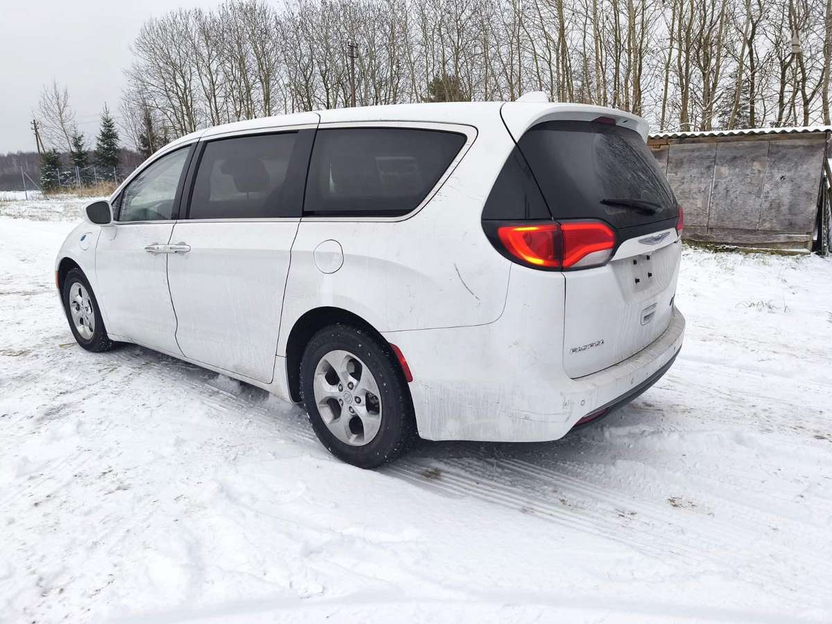 Chrysler Pacifica Spalva pw7